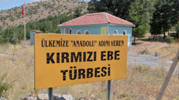 Ayran taşı efsanesiyle anılan Kırmızı Ebe Türbesi tarihi inançla buluşturuyor