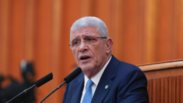 Müsavat Dervişoğlu kimdir, hangi görevlerde yer almıştır?