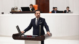 Kürşad Zorlu kimdir, hangi siyasi görevlerde yer almıştır?