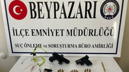 Beypazarı’nda polis kuş uçurtmadı! Silah ve uyuşturucuyla yakalandılar