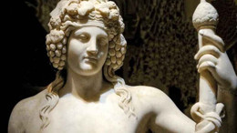 Dionysos kimdir, şarap, tiyatro ve delilik ile hangi bağları vardır?