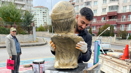 Mamak Belediyesi, Dostluk Parkı’ndaki tahrip edilen büstü restore etti