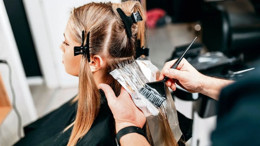 Saç boyası saçta fazla kalırsa ne olur? Boyanınfazla kalması saç dökülmesine yol açar mı?