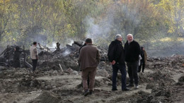 Bir anda her yeri alevler kapladı! 6 ev ve bir ahır kullanılamaz hale geldi