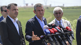 İmamoğlu ziyareti sonrası Özgür Özel'den sert açıklamalar! İBB iddianamesini hedef aldı