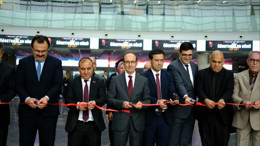 YHT Garı'nda sanat coşkusu! Öğretmenlerin eserleri Kaymakam Kurtbeyoğlu'nun katılımıyla sergilendi