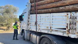 Kaza riskini artırıyor, yolu bozuyor: Aşırı tonajlı araç sürücülerine Yozgat Valiliğinden uyarı!