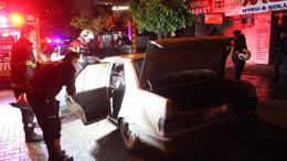 Park halindeki otomobil bir anda alev aldı: araç küle döndü