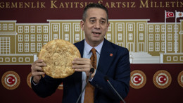 CHP'li Başarır'dan emekli maaşına pideyle tepki: Emekliler zor durumda!