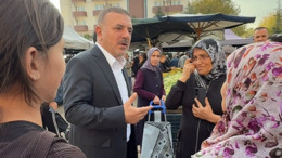 Murat Ercan pazarcı tezgahında satış yaptı