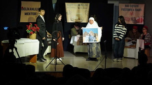 Kızılcahamam Belediyesi ekibinin 'Baş Belası' oyunu seyirciyle buluştu