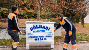 Ankara Gölbaşı’nda eskimiş çöp konteynerlerinin yerini yenileri aldı