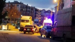 Sincan'da minibüs ile otomobil çarpıştı: 1 yaralı!