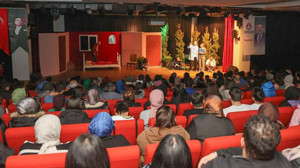 Sincan Belediyesi, "Deliler Koğuşu" tiyatro oyununu yeniden seyircilerle buluşturdu