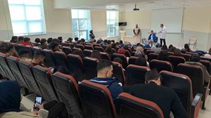 Düger, KAEÜ’de ampute hastalarıyla öğrencilere eğitim verdi