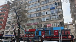 Çankaya'da arkadaşını bıçaklayıp dördüncü kattan atladı