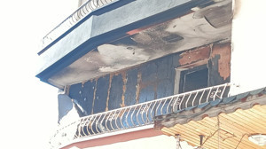 Keçiören'de bir evin balkonu tüp patlaması nedeniye alev aldı