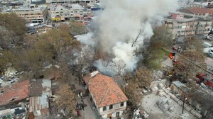Altındağ'da metruk binada yangın çıktı