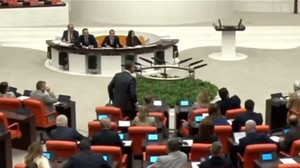 TBMM'de Ekrem İmamoğlu gerginliği! Şişe fırlatıldı