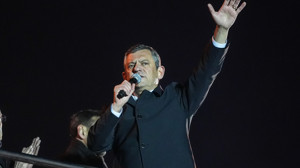 "Bundan sonra kimse CHP'den salonlarda siyaset beklemesin"