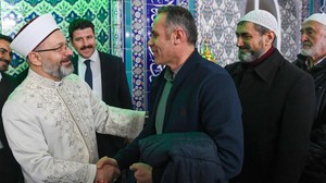 Diyanet İşleri Başkanı Erbaş, Yenimahalle Huzur Camisi'nde Teravih Namazı Kıldırdı