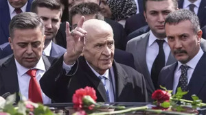 Bahçeli, Türkeş’in Kabrini Ziyaret Etti ve Vakıf Açılışını Gerçekleştirdi