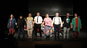 Emekli Tiyatrosu’ndan “Düdüklüde Kıymalı Bamya” ile alkışlık performans