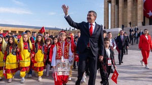 Milli Eğitim Bakanı Yusuf Tekin, öğretmen ve öğrencilerle Anıtkabir’de