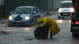 Ankara'da kuvvetli yağış ve sel felaketi! Ulaşım aksadı, tarım arazileri su altında kaldı