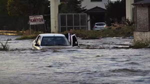 Ankara Polatlı’da sel felaketi! Belediye kamyonu devrildi