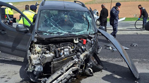 Kırıkkale'de kamyonet ile otomobilin çarpıştığı kazada 3 kişi yaralandı