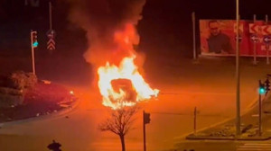 Gölbaşı'nda bir otomobil alev topuna döndü