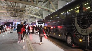 Gençlerbirliği Süper Lig'e Döndü! Taraftardan Havalimanında Coşkulu Karşılama