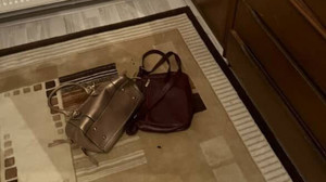 Akyurt’ta kapı önünde oturan ev sahibinin evi soyuldu