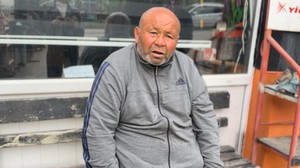 Kimsesiz ve kimliksiz adam Etlik Şehir Hastanesinde! Mahalle esnafı sayesinde sokaktan kurtuldu!
