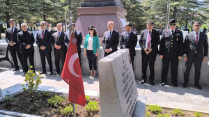 Kırşehir Ahmet Tozluklu Şehitliği'nde duygusal anlar yaşandı