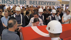 İzmir'deki kazada eşiyle can vermişti, Kırşehirli Jandarma Uzman Çavuş Haydar Aslan, son yolculuğuna uğurlandı