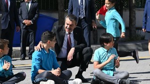 Bakan Tekin'den Karne Öncesi Öğrencilere Sürpriz Ziyaret