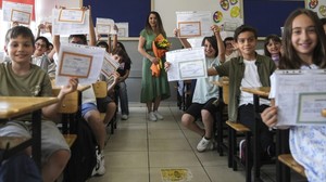 Milyonlarca Öğrenci Karnelerini Aldı, Yaz Tatili Başladı