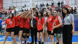 Etimesgutlu genç voleybolcular üç gün süren voleybol turnuvasında yeteneklerini sergiledi