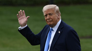 Trump, ABD'nin Suriye'ye yaptırımlarını sonlandıran başkanlık kararnamesini imzaladı