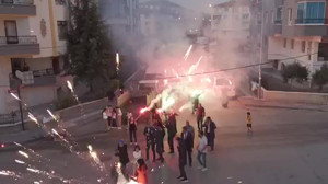 Ankara’da havai fişekler ortalığı karıştırdı! Kız isteme konvoyunda panik