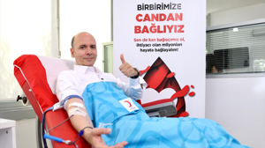 Ünlülerden Türk Kızılayın kan ihtiyacına yönelik yürütülen kampanyaya destek