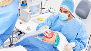 Anesteziyoloji ve reanimasyon nedir? Görevleri, uzmanlık süresi ve merak edilenler