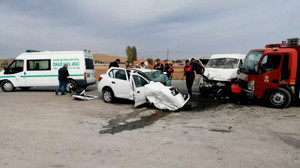 Yozgat'ta minibüs ve otomobil çarpıştı: 1 ölü, 2 yaralı