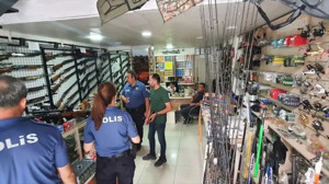 Kırşehir’de polis ekiplerinden piroteknik madde satışına yakın mercek