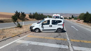 Kırıkkale’de hafif ticari aracın takla atığı kazada aynı aileden 3'ü çocuk 5 kişi yaralandı