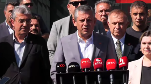 CHP lideri Özgür Özel Yerlikaya’ya yüklendi: "Siyasi parti binasına polis mi girer?"