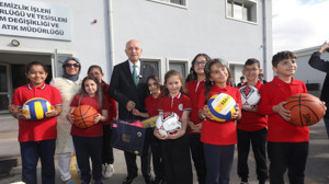 Yenimahalle'de atık piller toplayan öğrenciler ödüllendirildi