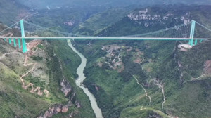 Çin dünyanın en yüksek köprüsünü hizmete açtı